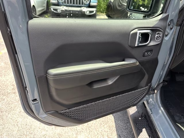 2026 Anvil Clear Coat Jeep Wrangler Sahara 4X4 Convertible