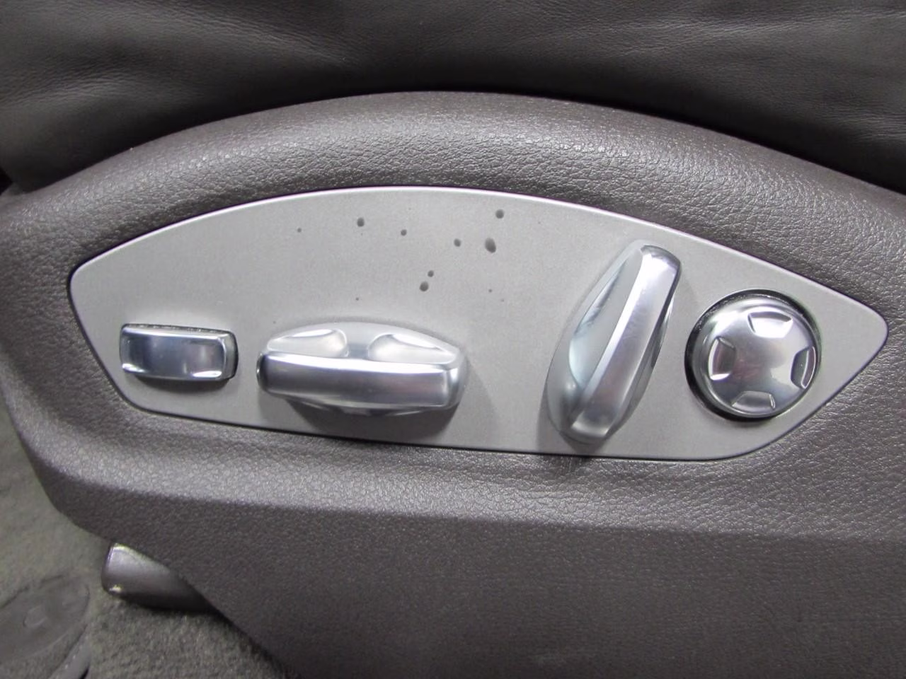 2021 Volcano Grey Metallic Porsche Macan S AWD SUV