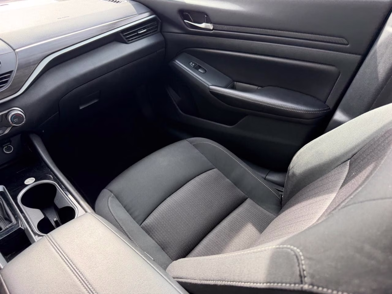 2024 Scarlet Ember Nissan Altima 2.5 SV FWD Sedan