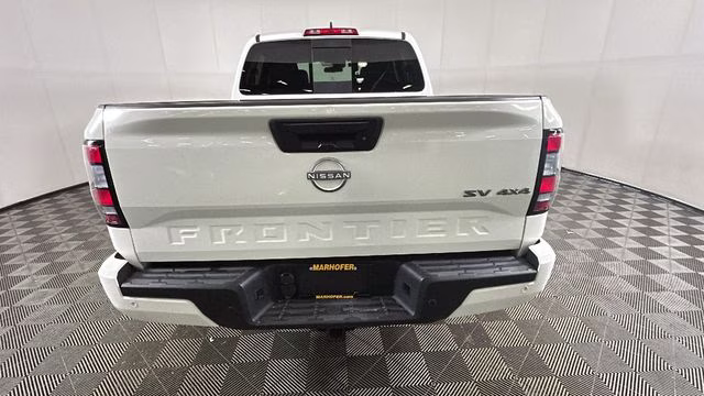 2023 Glacier White Nissan Frontier SV 4X4 Truck