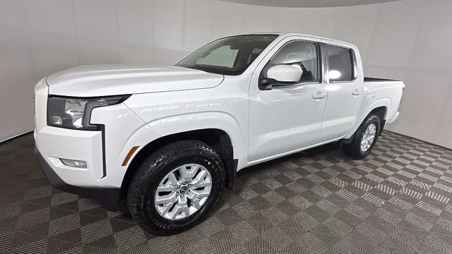 2023 Glacier White Nissan Frontier SV 4X4 Truck
