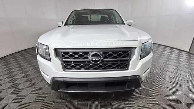 2023 Glacier White Nissan Frontier SV 4X4 Truck