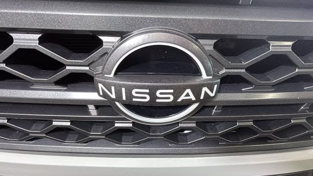 2023 Glacier White Nissan Frontier SV 4X4 Truck