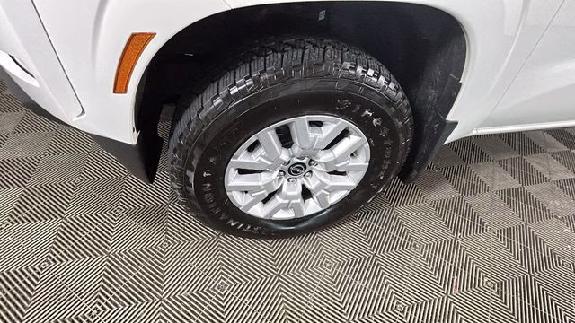 2023 Glacier White Nissan Frontier SV 4X4 Truck