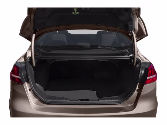 2018 Oxford White Ford Focus SE FWD Sedan