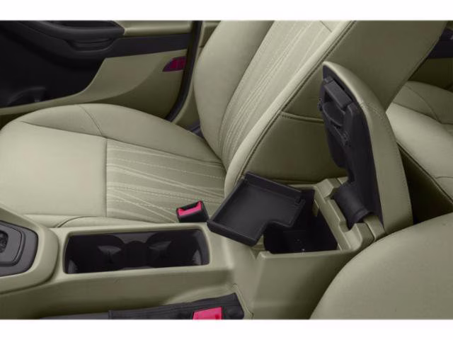 2018 Oxford White Ford Focus SE FWD Sedan