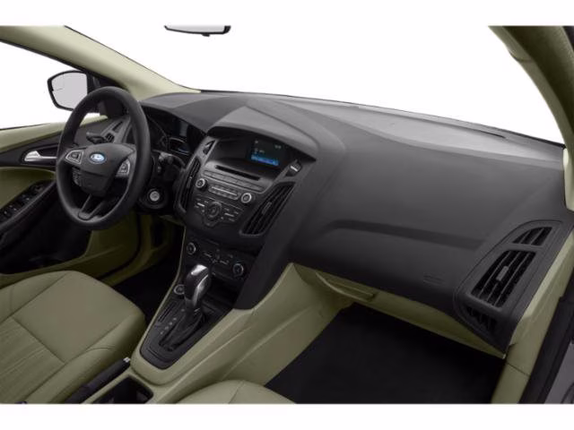 2018 Oxford White Ford Focus SE FWD Sedan