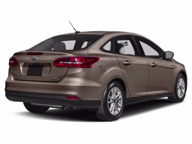 2018 Oxford White Ford Focus SE FWD Sedan