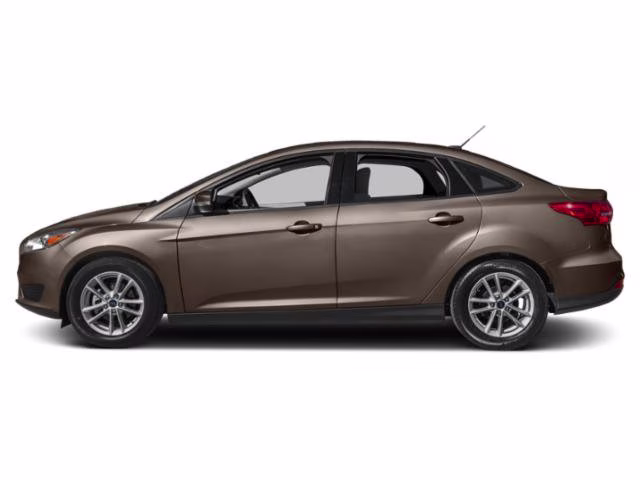 2018 Oxford White Ford Focus SE FWD Sedan