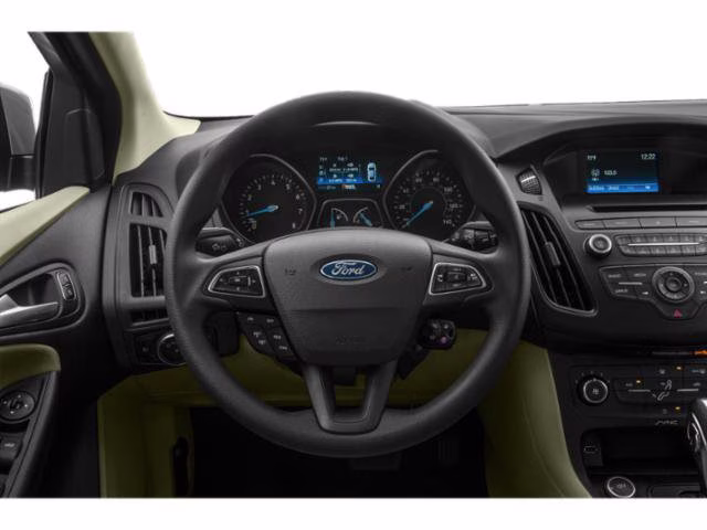 2018 Oxford White Ford Focus SE FWD Sedan