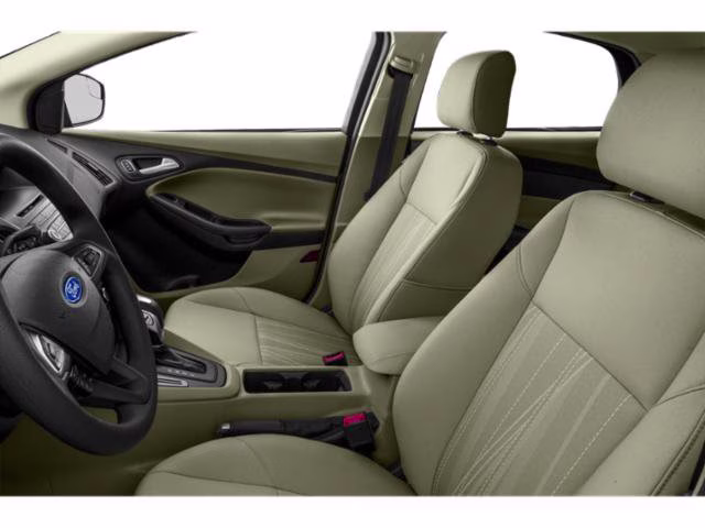 2018 Oxford White Ford Focus SE FWD Sedan