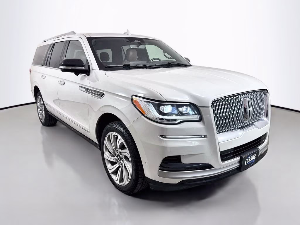2022 Pearl Metallic Lincoln Navigator L Reserve 4X4 SUV