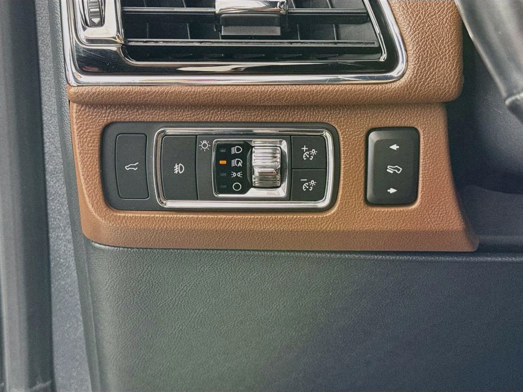 2022 Pearl Metallic Lincoln Navigator L Reserve 4X4 SUV