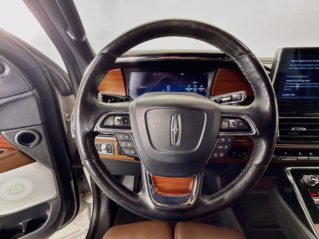 2022 Pearl Metallic Lincoln Navigator L Reserve 4X4 SUV