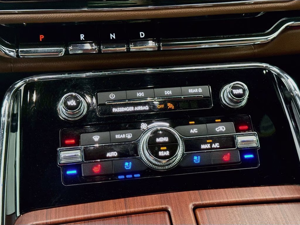 2022 Pearl Metallic Lincoln Navigator L Reserve 4X4 SUV