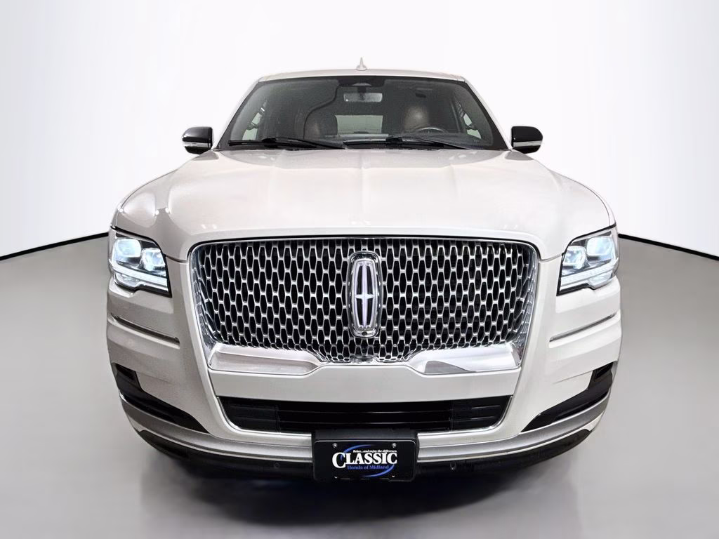 2022 Pearl Metallic Lincoln Navigator L Reserve 4X4 SUV