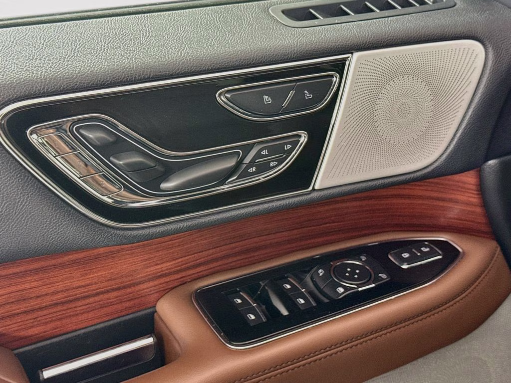 2022 Pearl Metallic Lincoln Navigator L Reserve 4X4 SUV
