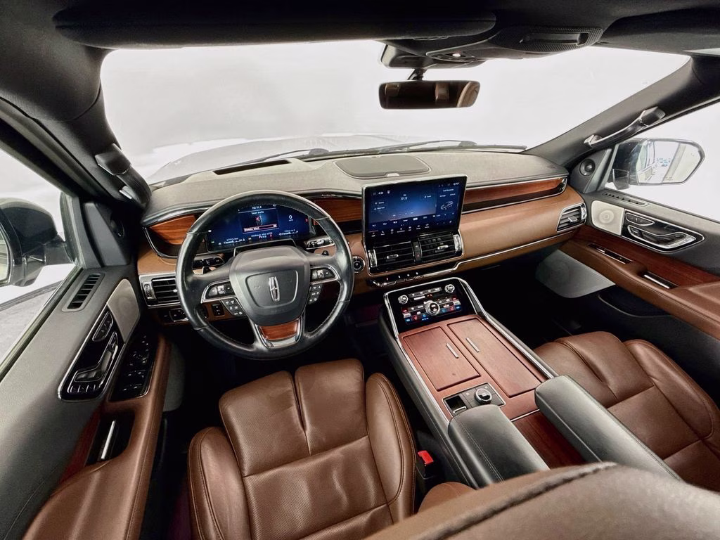 2022 Pearl Metallic Lincoln Navigator L Reserve 4X4 SUV