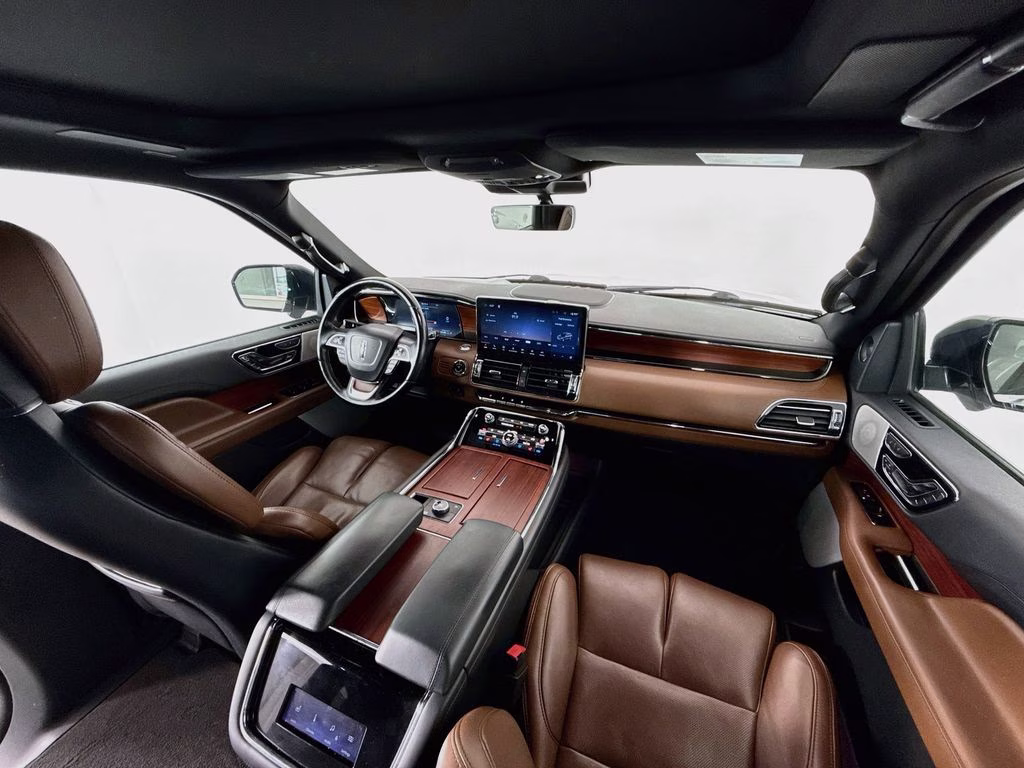 2022 Pearl Metallic Lincoln Navigator L Reserve 4X4 SUV