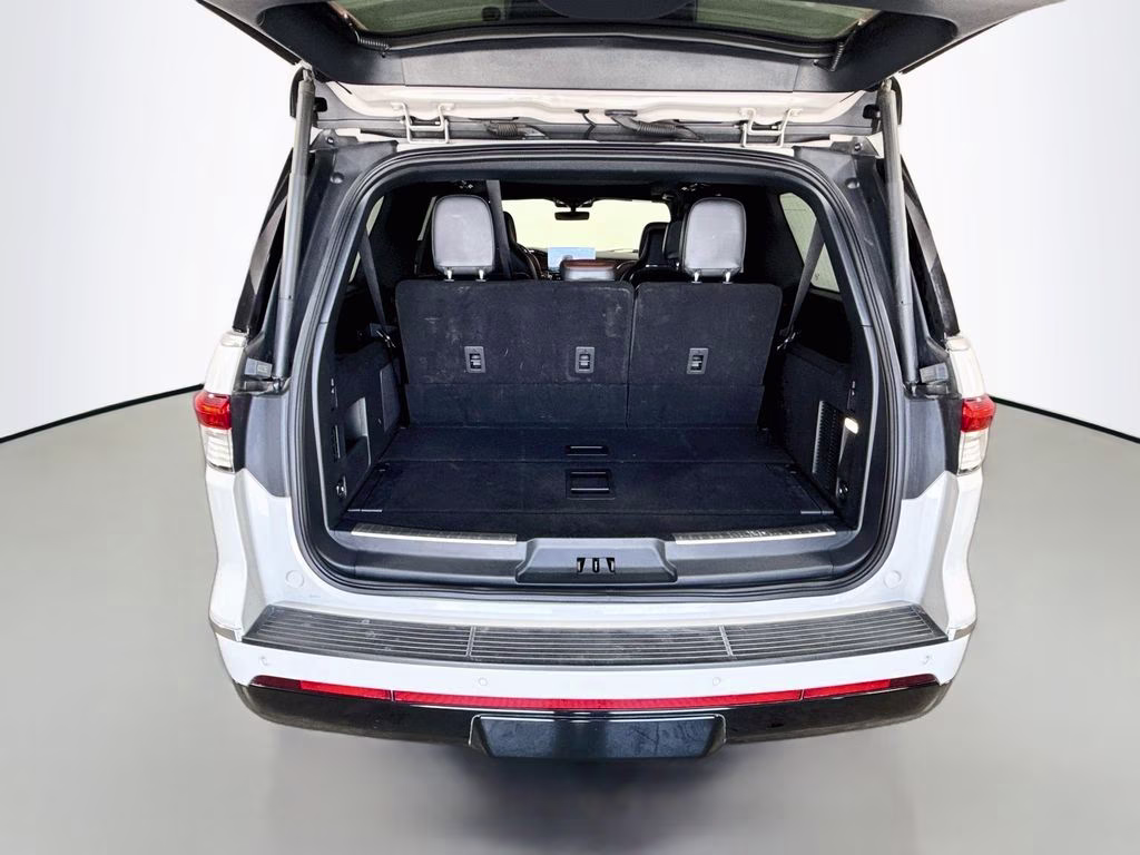 2022 Pearl Metallic Lincoln Navigator L Reserve 4X4 SUV