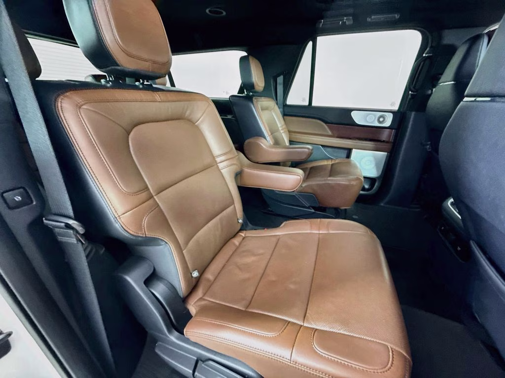 2022 Pearl Metallic Lincoln Navigator L Reserve 4X4 SUV
