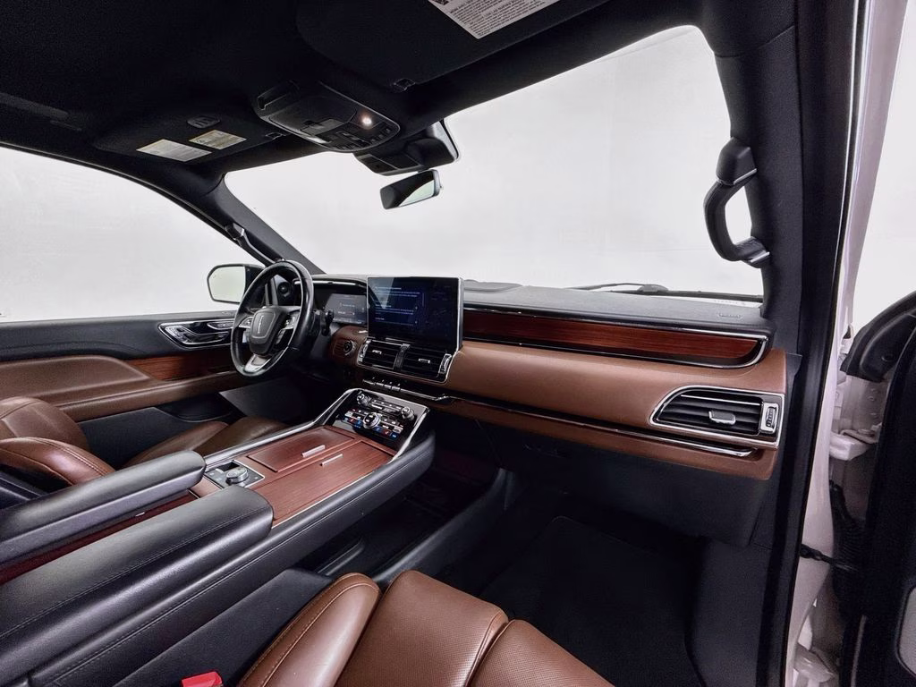 2022 Pearl Metallic Lincoln Navigator L Reserve 4X4 SUV