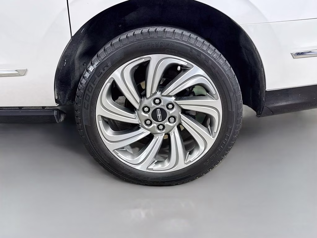 2022 Pearl Metallic Lincoln Navigator L Reserve 4X4 SUV