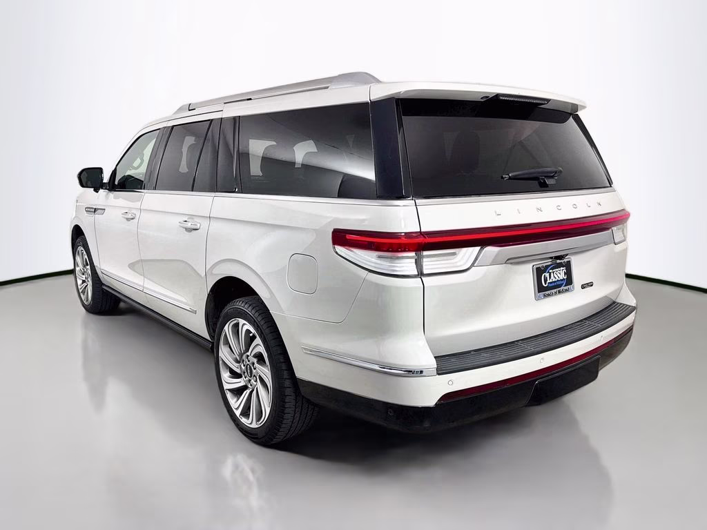2022 Pearl Metallic Lincoln Navigator L Reserve 4X4 SUV