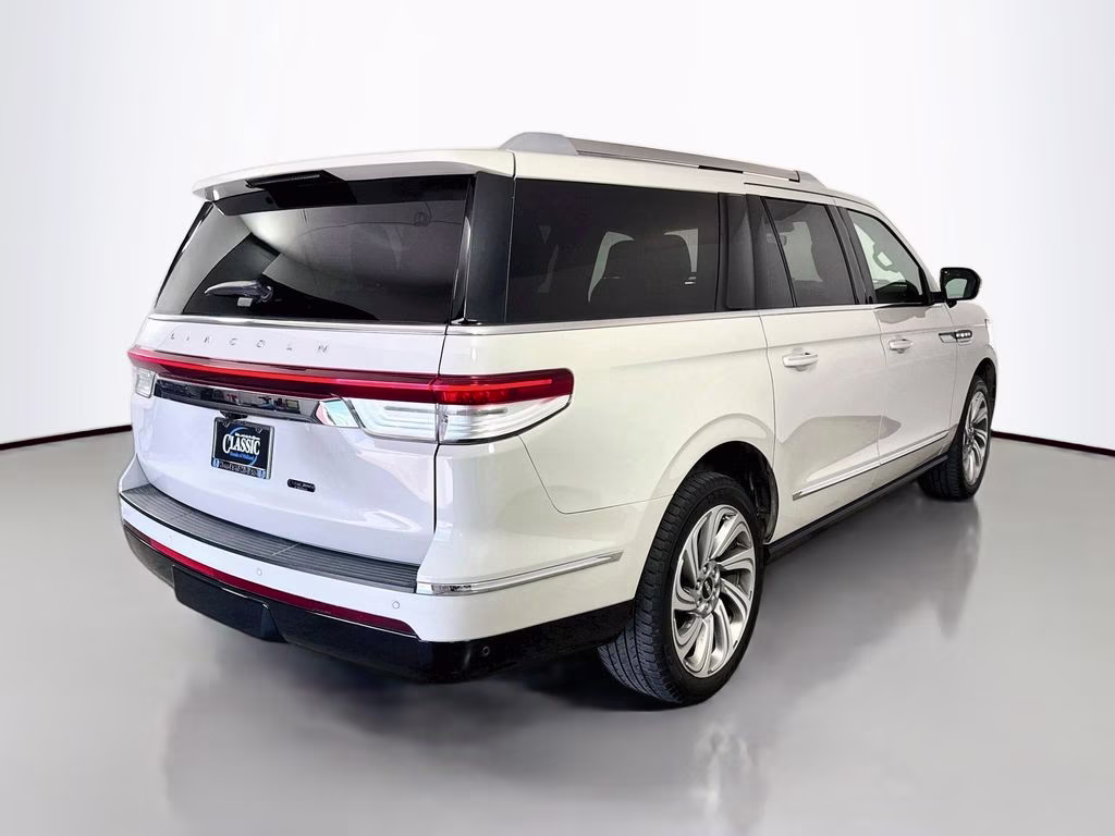 2022 Pearl Metallic Lincoln Navigator L Reserve 4X4 SUV