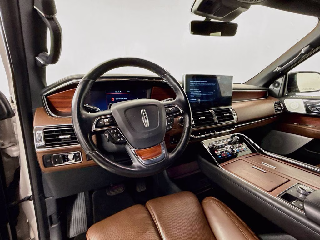 2022 Pearl Metallic Lincoln Navigator L Reserve 4X4 SUV