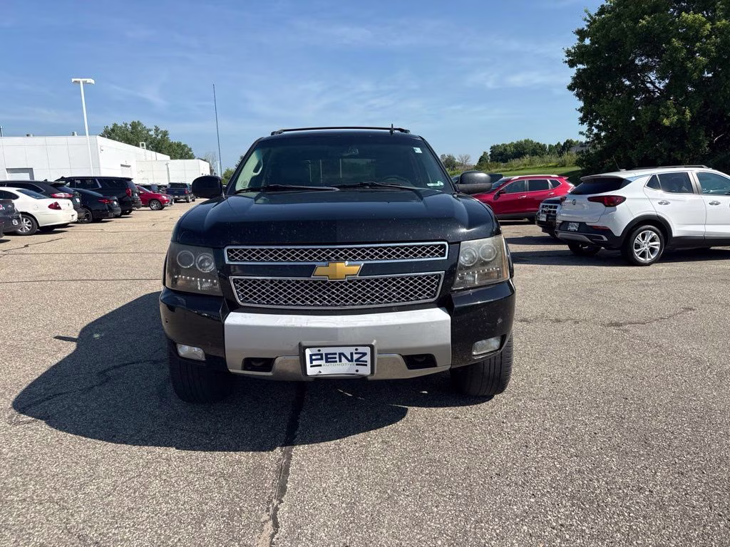 Used 2009 Chevrolet Avalanche LT1 with VIN 3GNFK22059G187300 for sale in Rochester, Minnesota