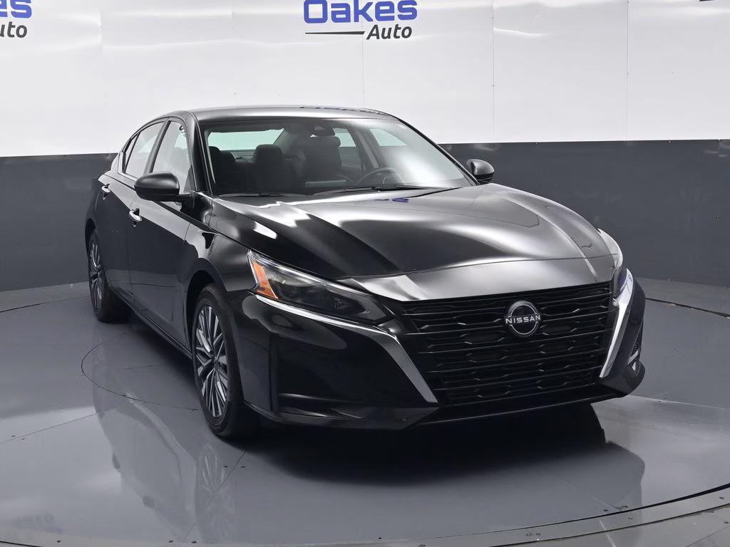 2025 Super Black Clearcoat Nissan Altima 2.5 SV FWD Sedan