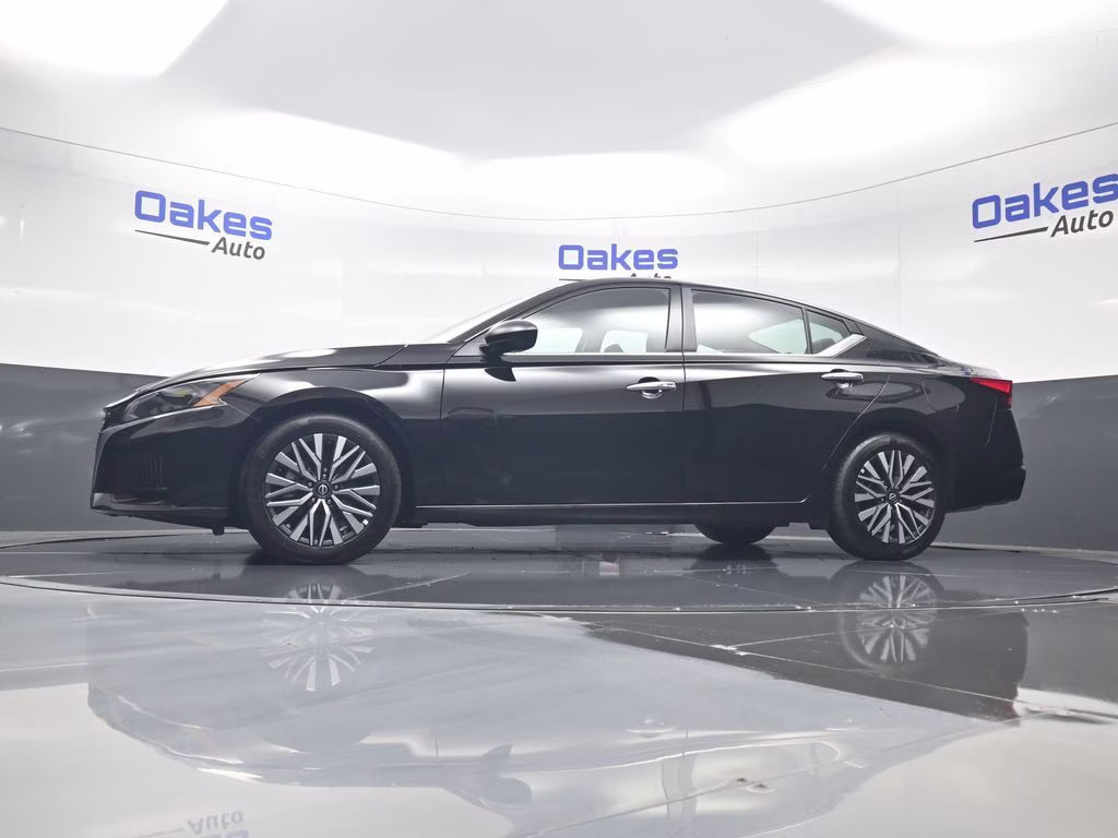 2025 Super Black Clearcoat Nissan Altima 2.5 SV FWD Sedan