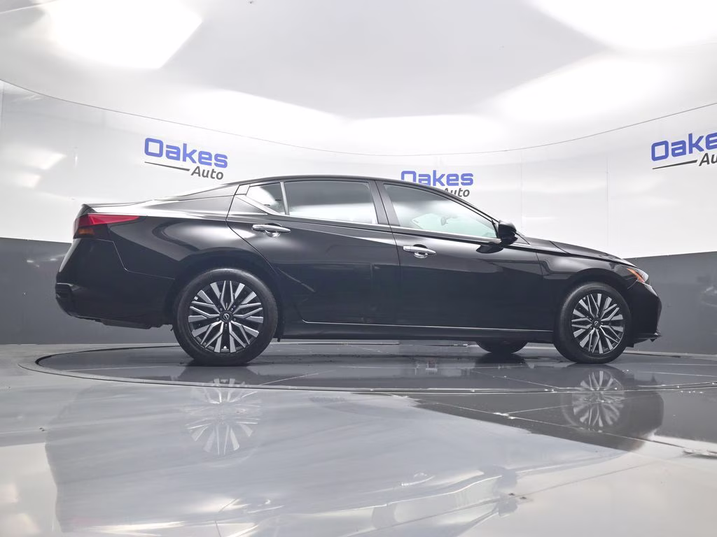 2025 Super Black Clearcoat Nissan Altima 2.5 SV FWD Sedan