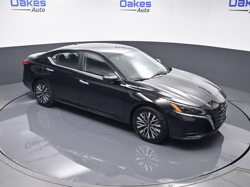 2025 Super Black Clearcoat Nissan Altima 2.5 SV FWD Sedan