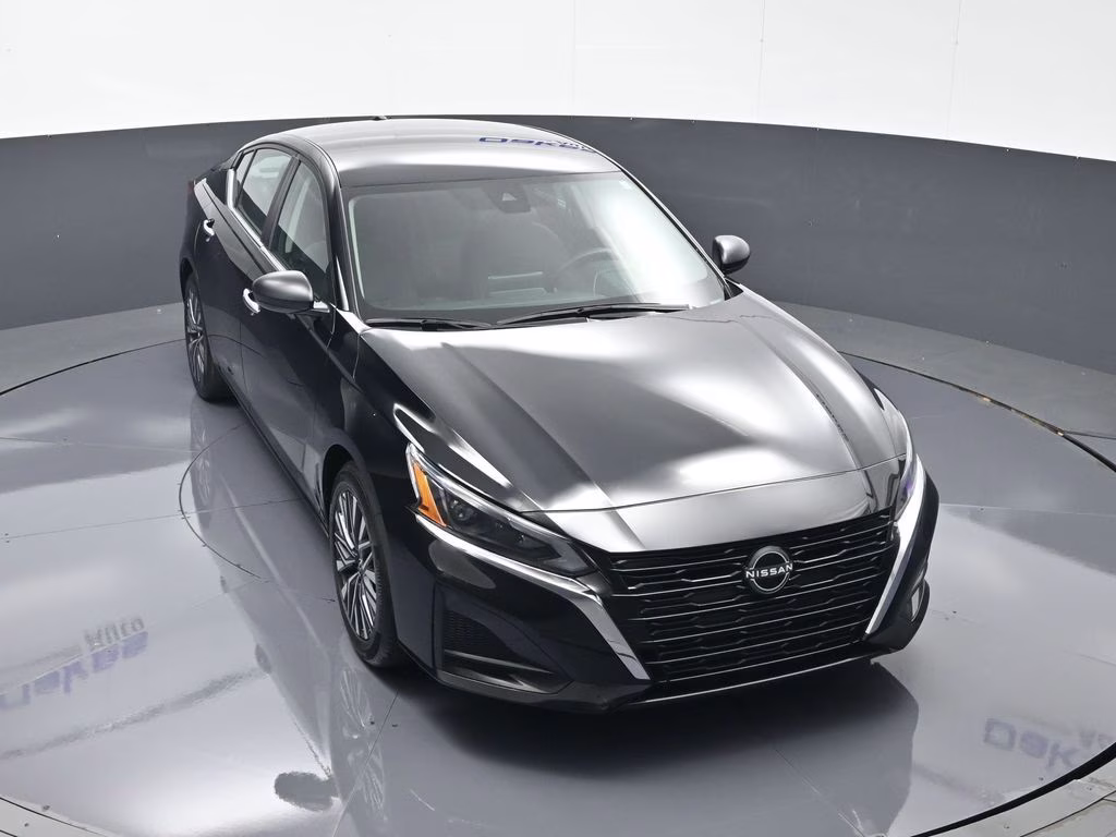 2025 Super Black Clearcoat Nissan Altima 2.5 SV FWD Sedan