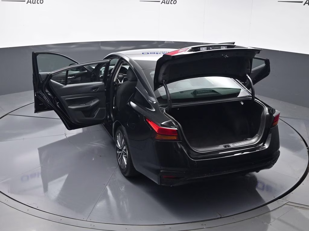 2025 Super Black Clearcoat Nissan Altima 2.5 SV FWD Sedan