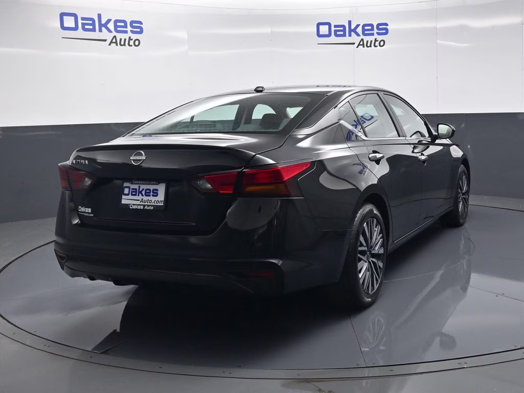 2025 Super Black Clearcoat Nissan Altima 2.5 SV FWD Sedan