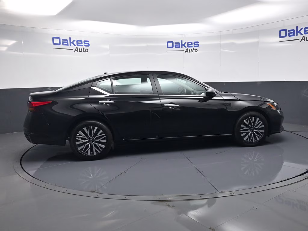 2025 Super Black Clearcoat Nissan Altima 2.5 SV FWD Sedan