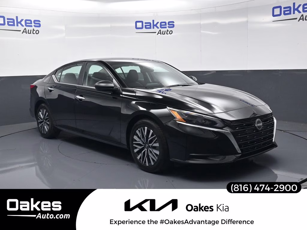 2025 Super Black Clearcoat Nissan Altima 2.5 SV FWD Sedan