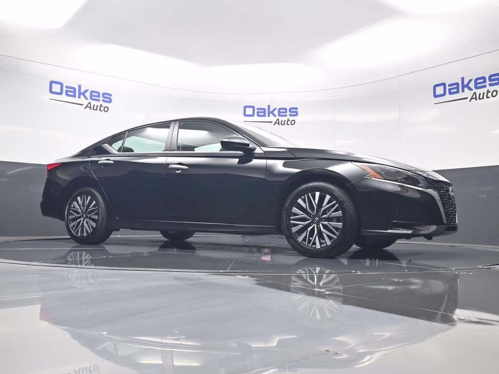 2025 Super Black Clearcoat Nissan Altima 2.5 SV FWD Sedan