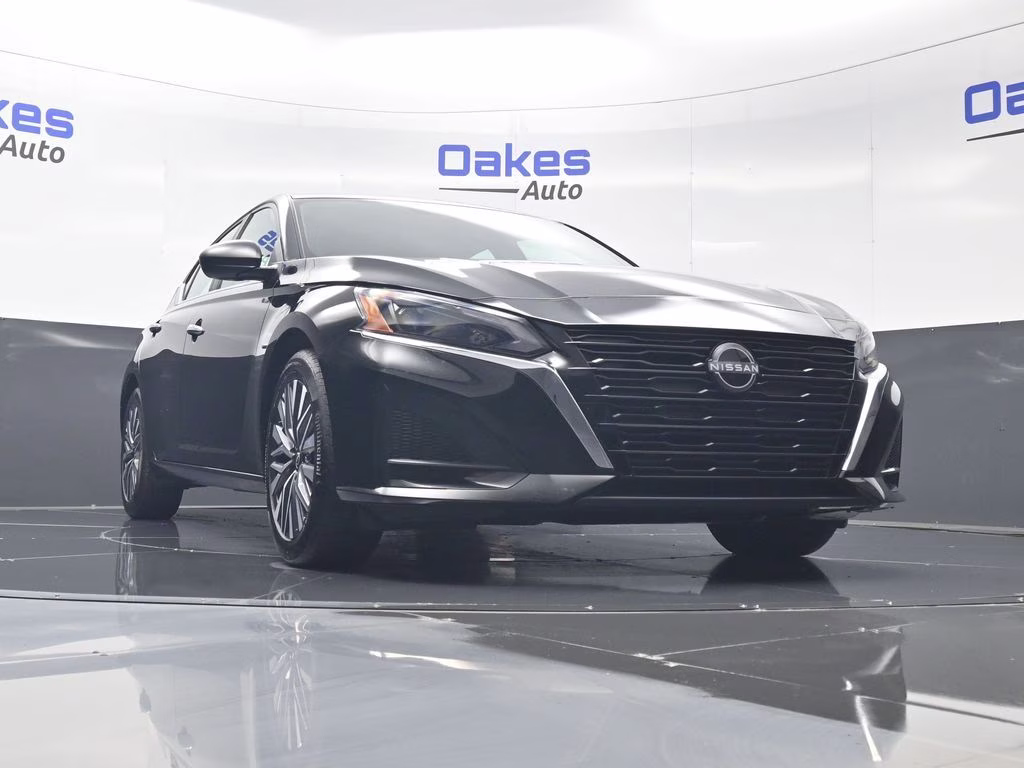 2025 Super Black Clearcoat Nissan Altima 2.5 SV FWD Sedan