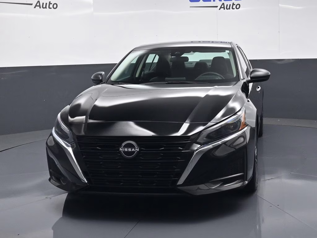 2025 Super Black Clearcoat Nissan Altima 2.5 SV FWD Sedan