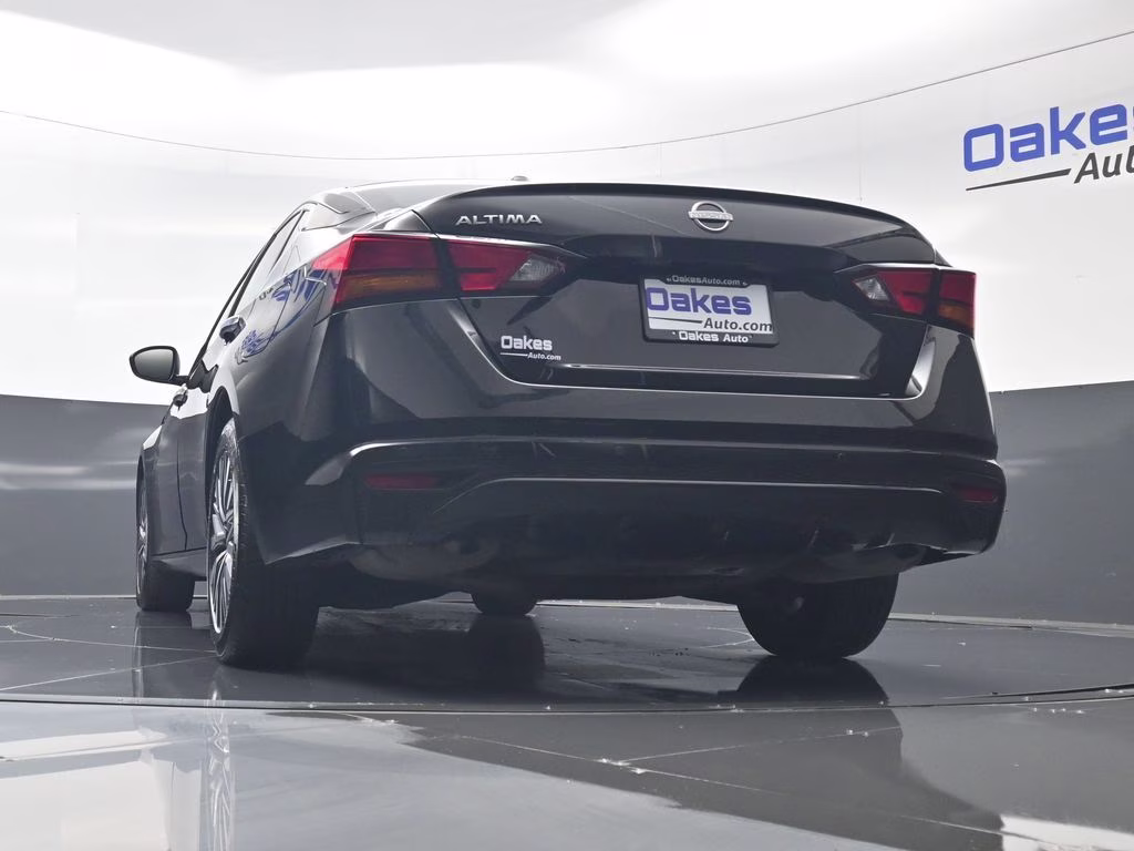 2025 Super Black Clearcoat Nissan Altima 2.5 SV FWD Sedan