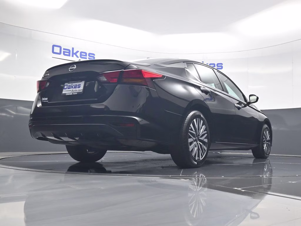 2025 Super Black Clearcoat Nissan Altima 2.5 SV FWD Sedan