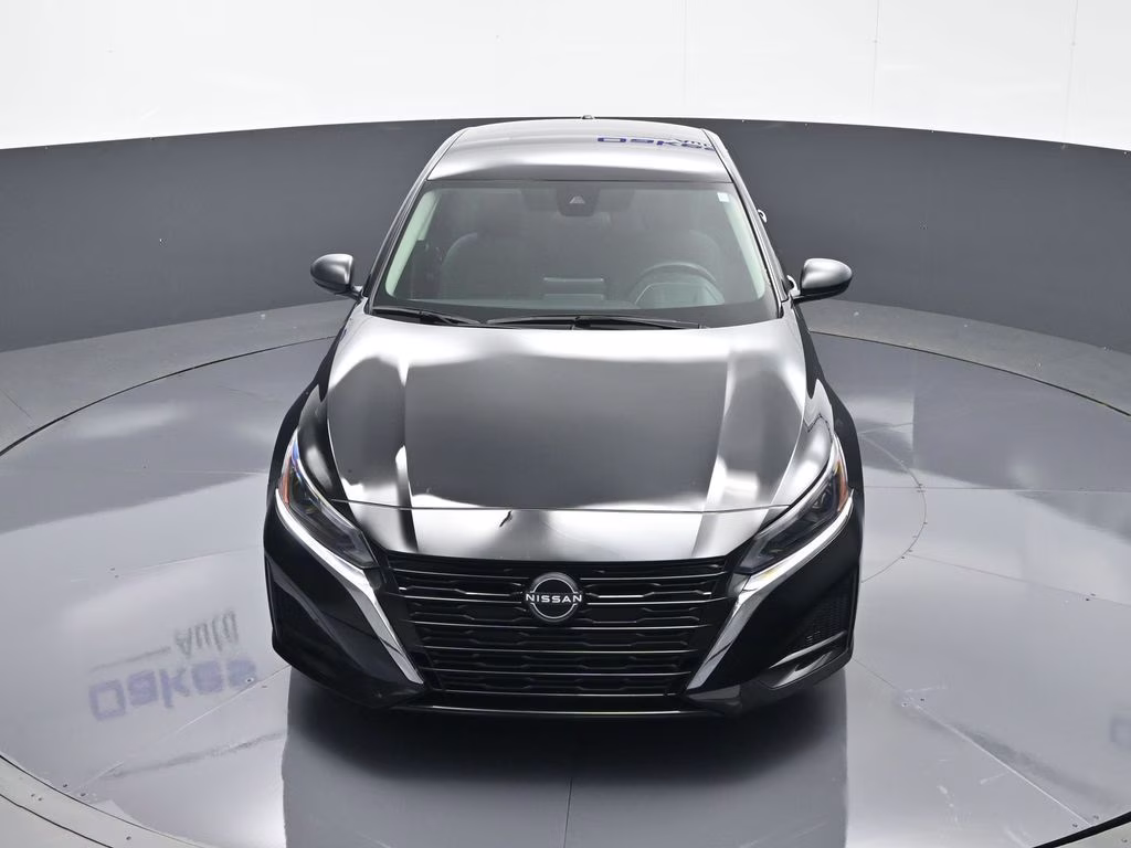 2025 Super Black Clearcoat Nissan Altima 2.5 SV FWD Sedan