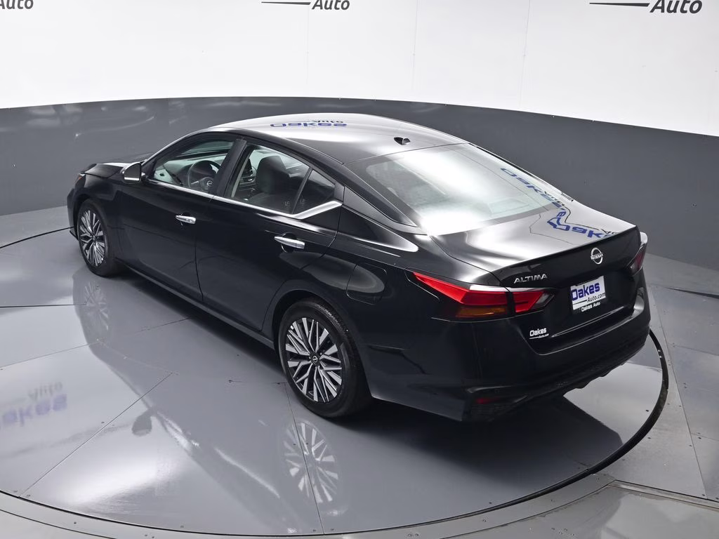 2025 Super Black Clearcoat Nissan Altima 2.5 SV FWD Sedan