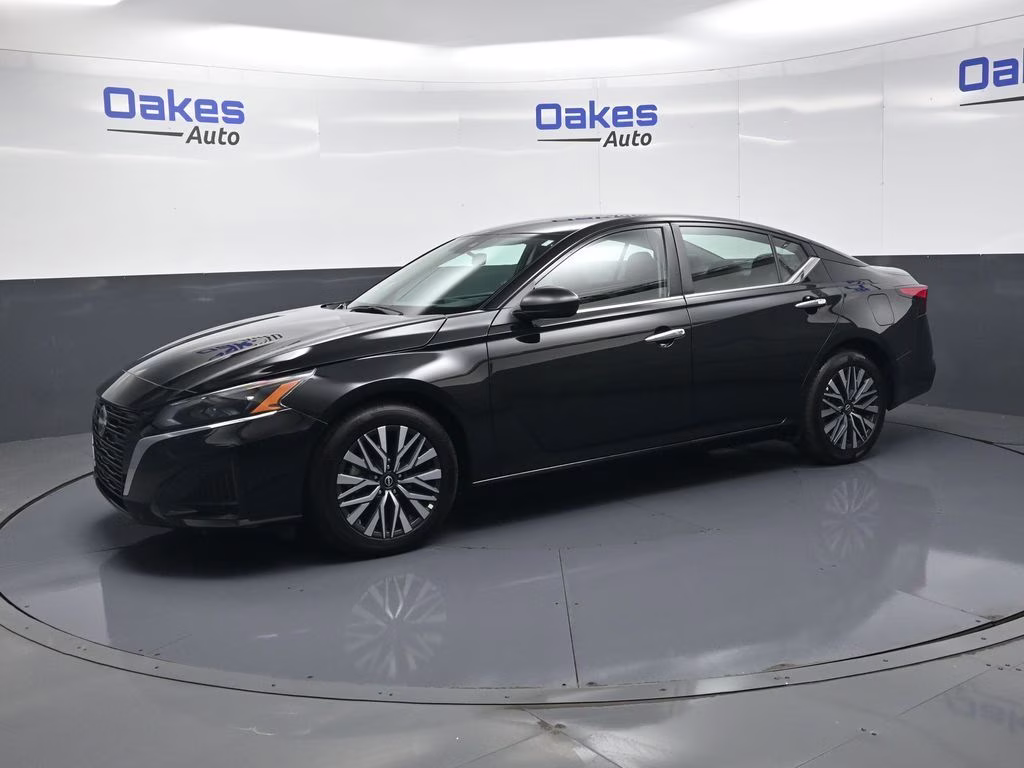 2025 Super Black Clearcoat Nissan Altima 2.5 SV FWD Sedan