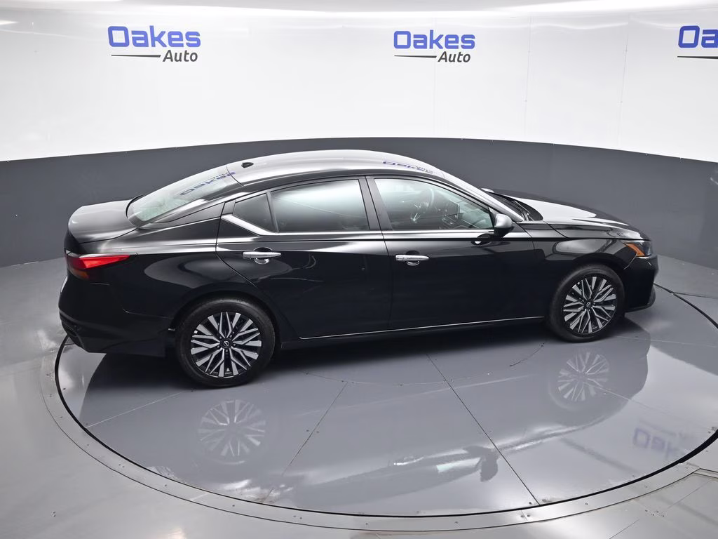 2025 Super Black Clearcoat Nissan Altima 2.5 SV FWD Sedan
