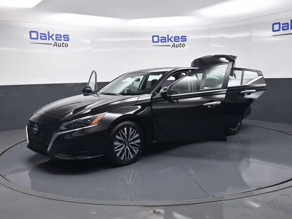 2025 Super Black Clearcoat Nissan Altima 2.5 SV FWD Sedan